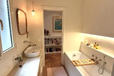 Casa in vendita, Via Galliera, Bologna