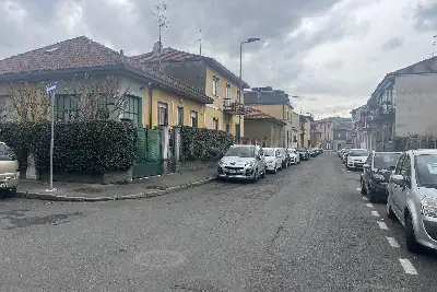 Casa in vendita, Via Angelo Bisi, Milano