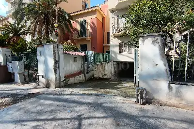 Box in vendita, Viale Croce Rossa, Palermo