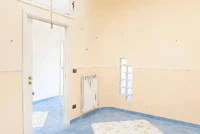 Casa in vendita, Via Maddaloni, Napoli