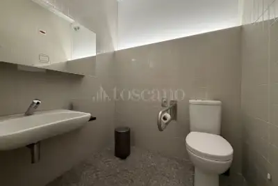 Negozio in vendita, Via Friuli, Milano