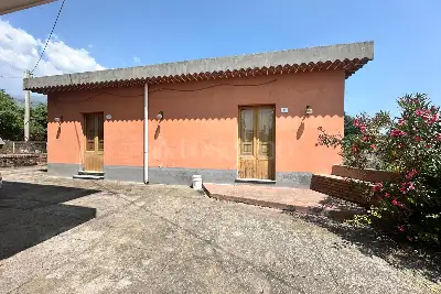 Casa Indipendente in vendita, Via Riggio, Zafferana Etnea
