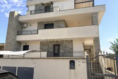 Casa Indipendente in vendita, Via Treviso, Pomezia