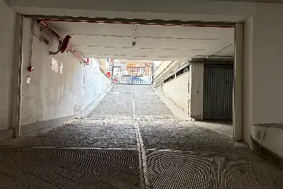 Box in vendita, Via Federico Tosi, Roma