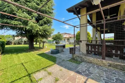 Villa in vendita, Via Fratelli Rosselli, Lograto