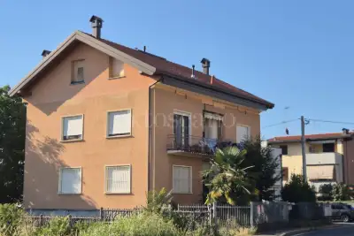 Casa in vendita, Via Francesco Baracca, Cantù