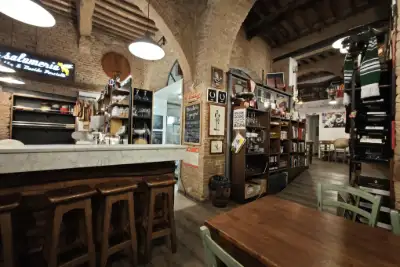 Attività Commerciale in vendita, Via Camollia, Siena