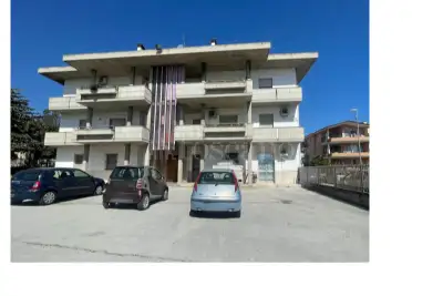 Magazzino in vendita, Via Po, Martinsicuro