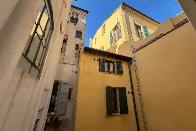 Casa in vendita, Via Galliera, Bologna