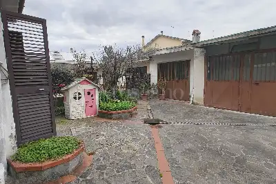 Villino a Schiera in vendita, Via Lunga di Cafaggio, Prato