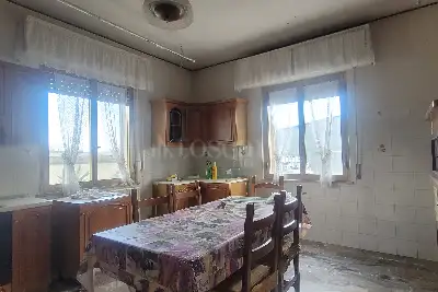 Casa Indipendente in vendita, Via Le Piane, Collecorvino