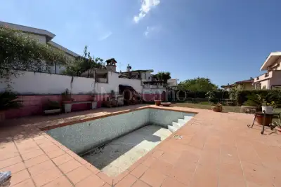 Villa in vendita, Via dei Salici, Anzio