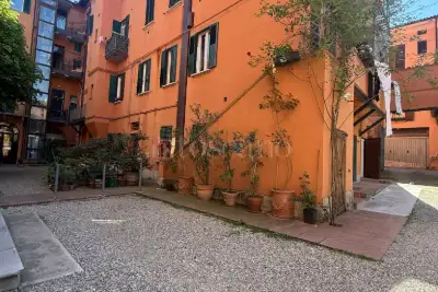 Casa in vendita, Via Castiglione, Bologna