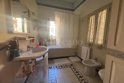 Attività Commerciale in vendita, Via Rasella, Roma