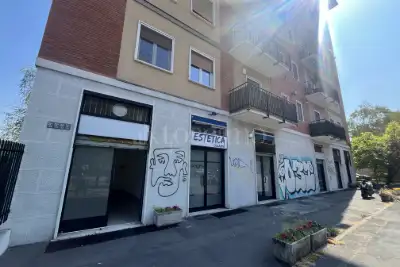 Negozio in affitto, Viale Legioni Romane, Milano