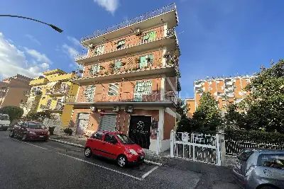 Negozio in vendita, Via Pier Crescenzi , Pomezia