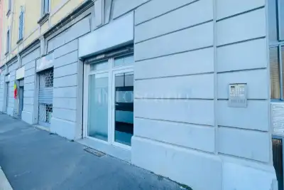 Negozio in vendita, Via Tibullo, Milano