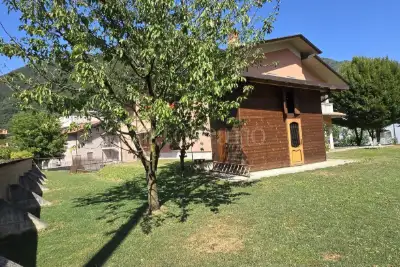 Villa in vendita, Via F. Petrarca, Sarezzo