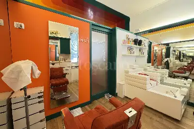 Negozio in vendita, Via Leone Tolstoj, Milano