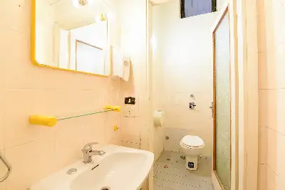 Negozio in vendita, Via Rezzonico, Como