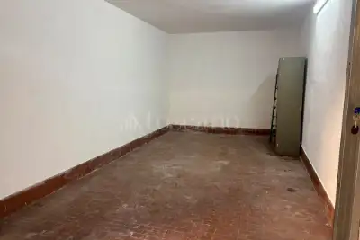 Box in vendita, Viale Spartaco, Roma