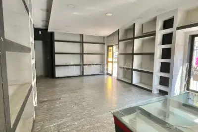 Negozio in affitto, Via Re Manfredi, Atripalda