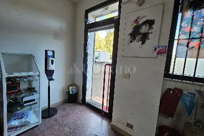 Negozio in vendita, Latina V.le Le Corbusier 175, Latina