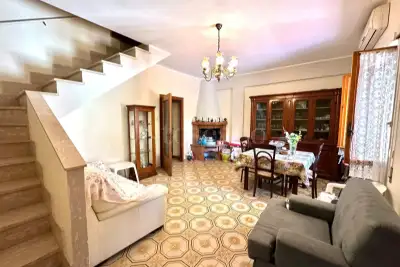Casa Indipendente in vendita, Via C. Colombo, Ladispoli