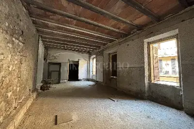 Casa Indipendente in vendita, Via Foscolo, Erba