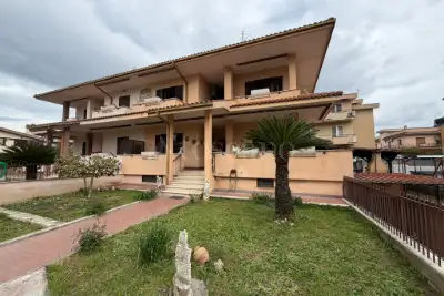 Villa in vendita, Via Taleggio, Roma