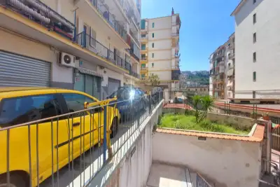 Negozio in vendita, Via Consalvo, Napoli