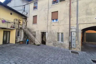 Cantina in vendita, Via Montello, Cantù