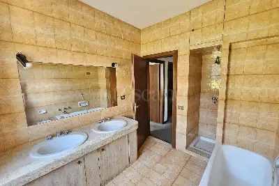 Casa in vendita, Via Ortigara, Cantù