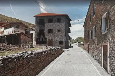 Casa Indipendente in vendita, Via Roma, Cuasso al Monte