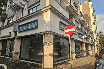 Negozio in affitto, Viale dello Statuto, Latina