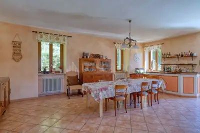 Casa Indipendente in vendita, Via Provinciale, Marchirolo