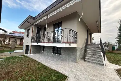 Villa in vendita, Via G. B. Busnelli, Saronno