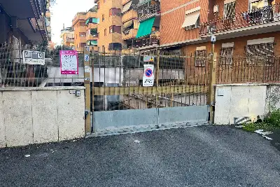 Box in vendita, Via delle Aleutine, Roma