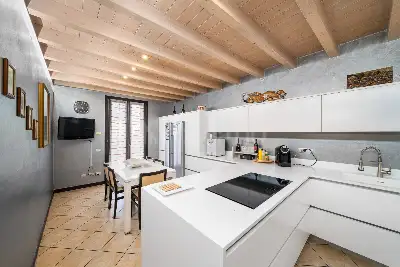 Villa in vendita, Via Barcuzzi , Lonato del Garda