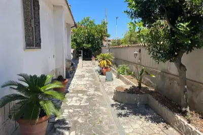 Villa Bifamiliare in vendita, Via Mari, Pomezia