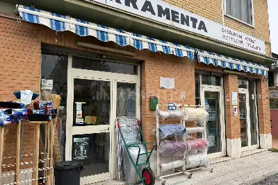 Negozio in vendita, Via Coni Zugna, Fiumicino