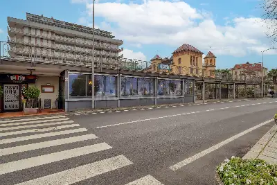 Negozio in vendita, Viale Dante Alighieri, Luino