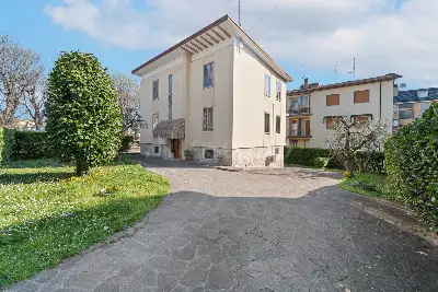 Villa in vendita, Via Scuole, Desenzano del Garda