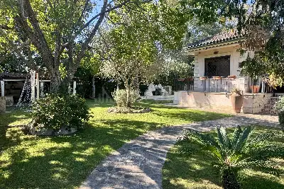 Villa in vendita, Via Torcegno, Roma