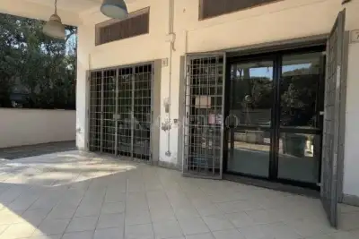 Negozio in affitto, Viale Castellammare, Fiumicino