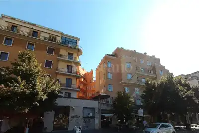 Box in affitto, Viale Aventino, Roma