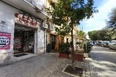 Negozio in affitto, Viale Commenda , Brindisi