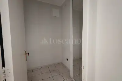 Negozio in vendita, Via Romolo, Brindisi