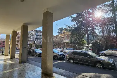 Casa in vendita, Via Montello, Brescia