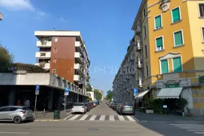 Negozio in affitto, Via Fiuggi, Milano